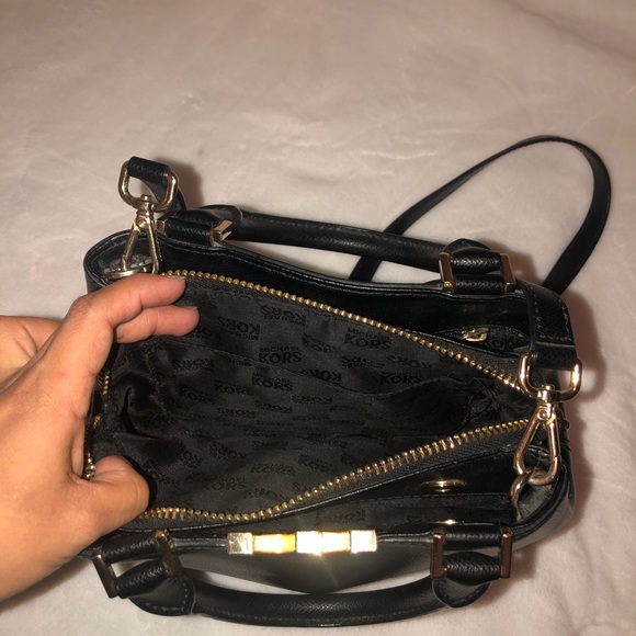 Michael kors purse - Picture 2 of 6